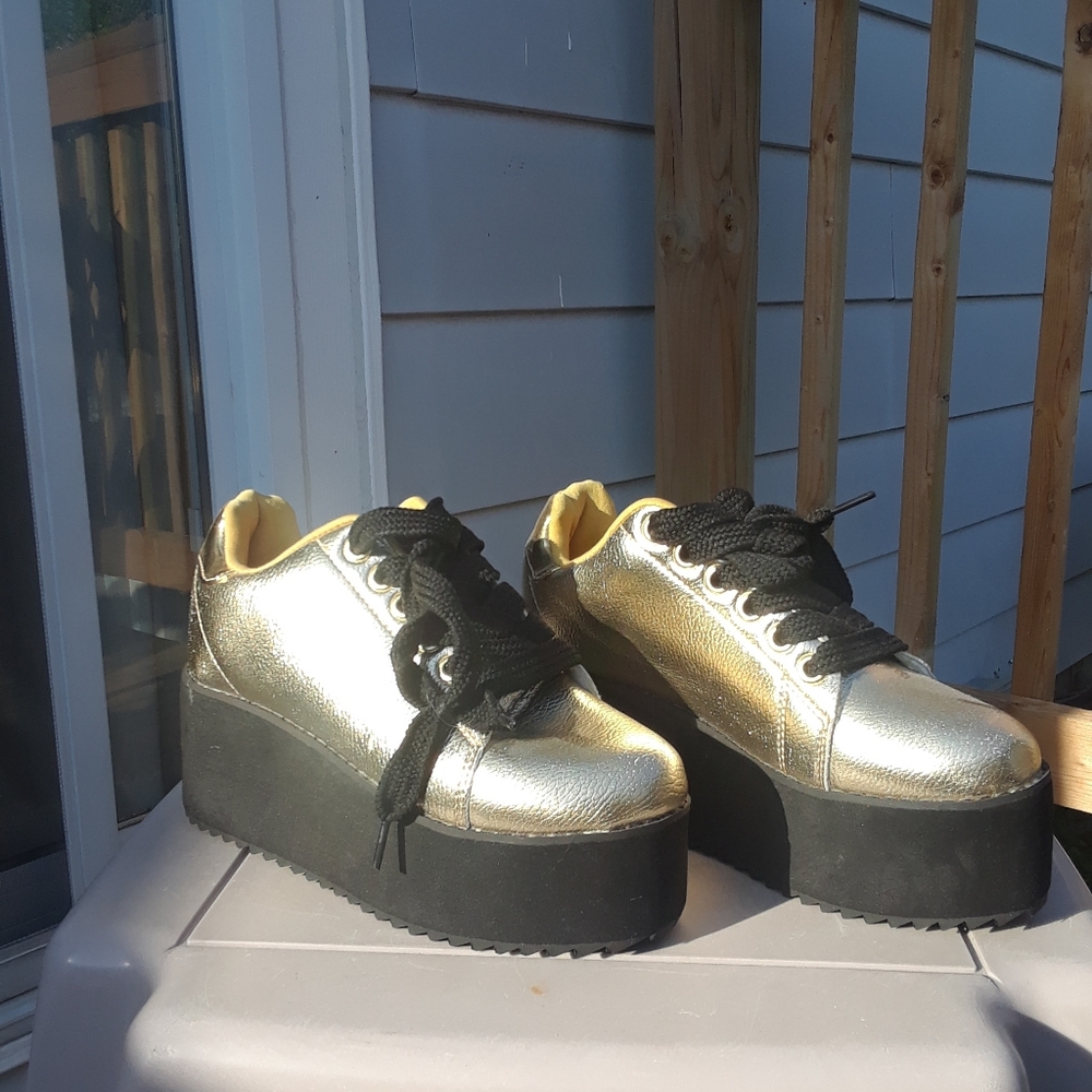 Shoes - Picture 7 of 7